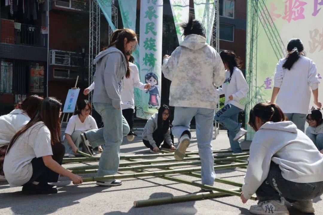 关于传统竹竿节节高比赛，文化与运动双重精彩的信息