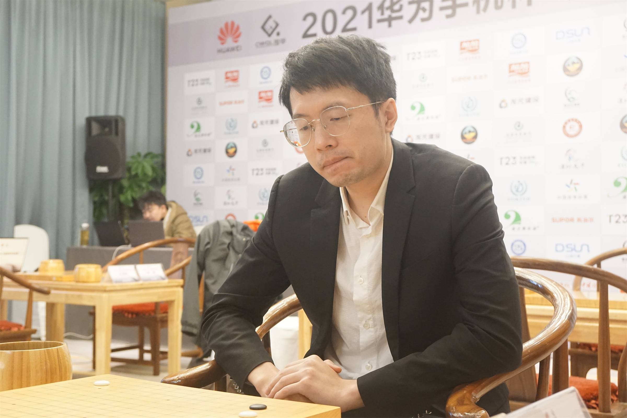 爱游戏体育APP下载-决战时刻：季后赛激烈对抗的精彩瞬间的简单介绍