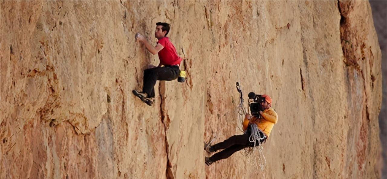 爱游戏综合娱乐-竞技攀岩：挑战攀登新时代的简单介绍