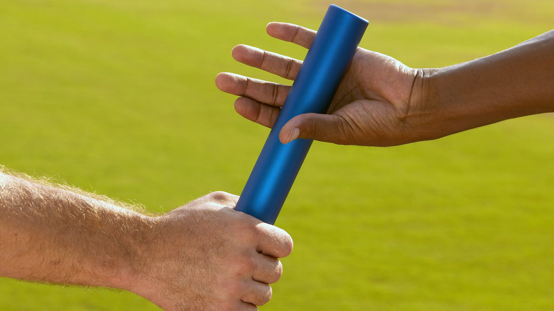 爱游戏娱乐-瑞士队在巴黎奥运会比赛中展现出高效的快攻配合，瑞士队2021