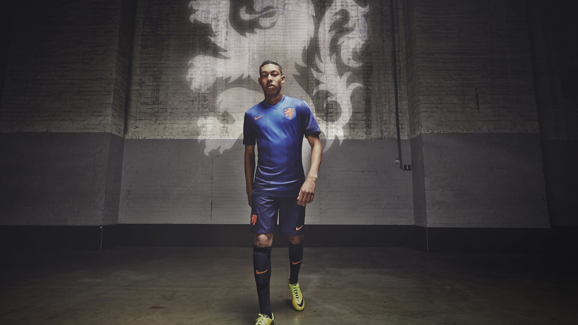 爱游戏中国官方网站平台-100米自选手转身动作速度对比，百米转机