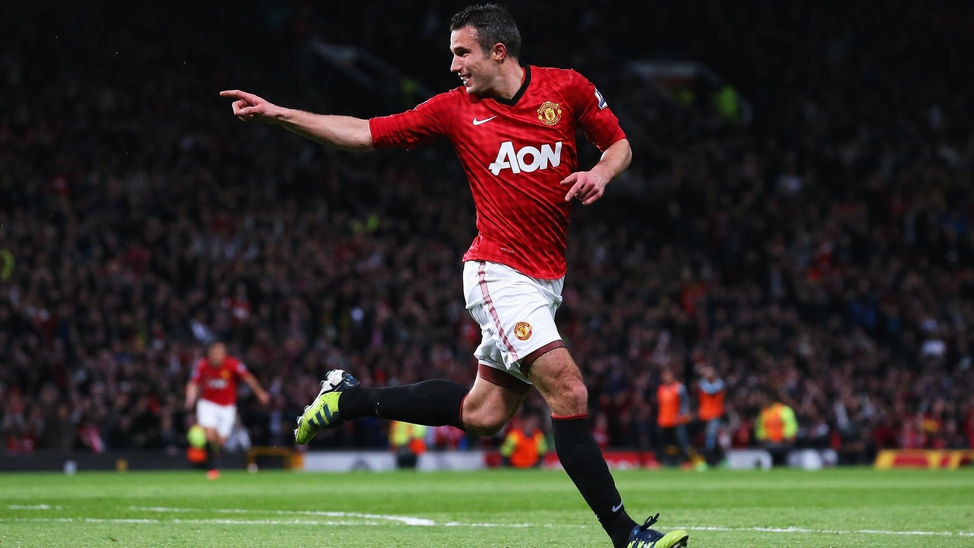 基：全黑队的“稳重后卫”，在防守上总能有效消除对方威胁